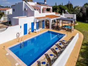 Splendid Carvoeiro Villa - 6 Bedrooms - Casa Sacha - Short Drive to Centre - Great Pool Area